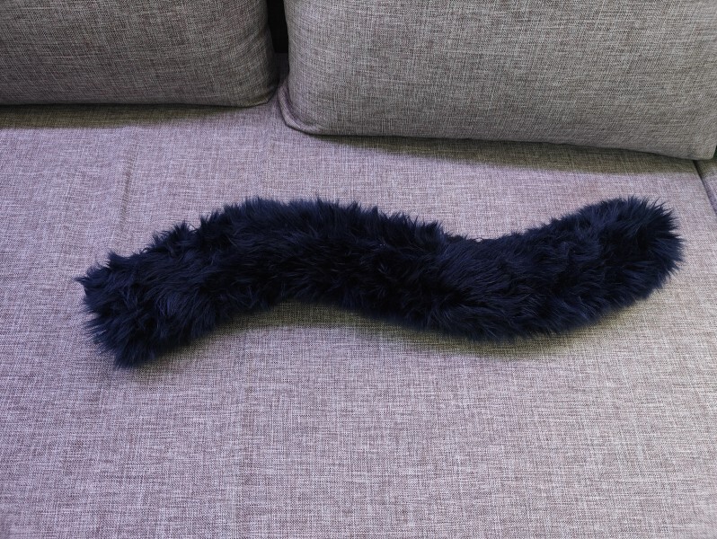 Dark blue tail